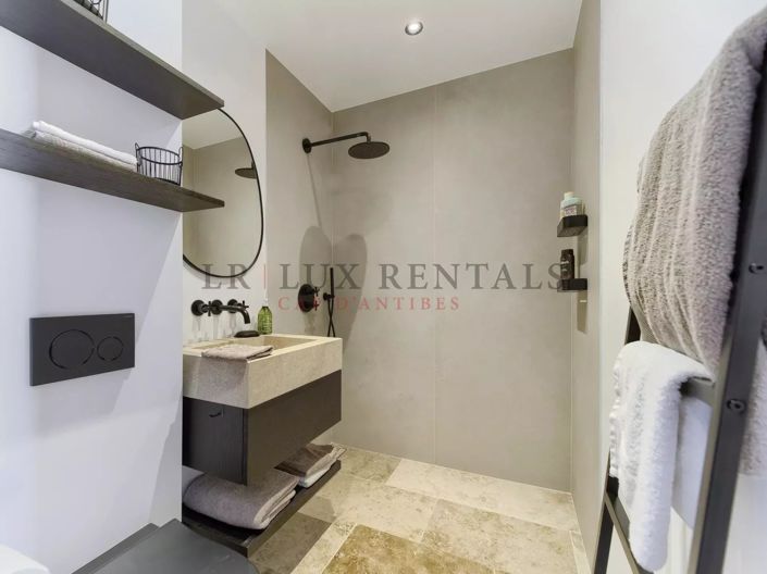 Image No.17-6 Bed House for sale