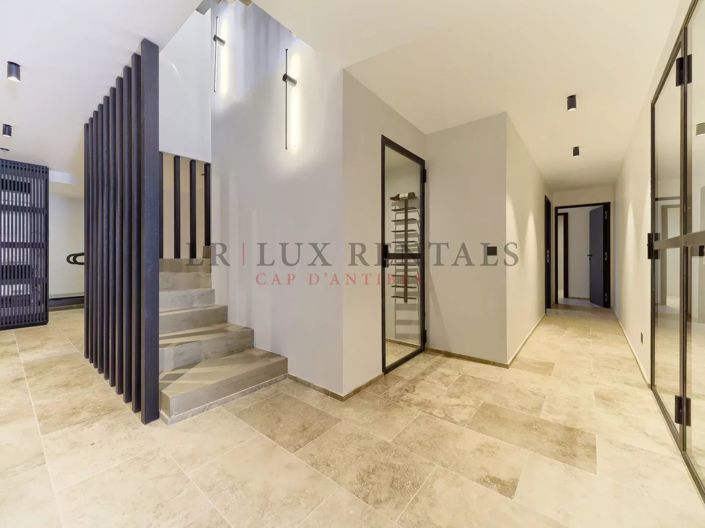 Image No.21-6 Bed House for sale