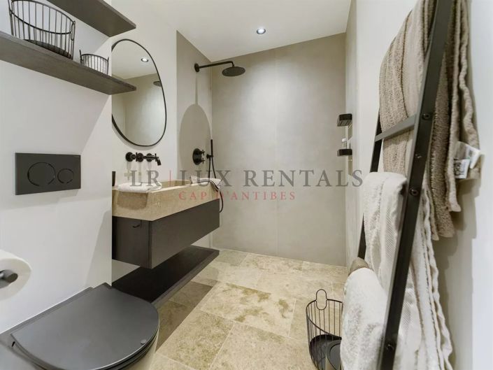 Image No.22-6 Bed House for sale