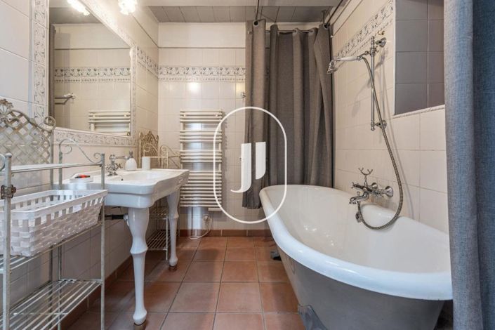 Image No.14-5 Bed House for sale