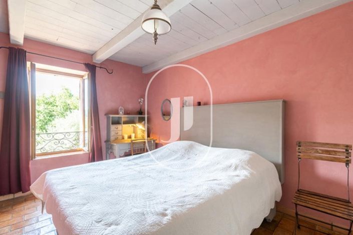 Image No.6-5 Bed House for sale