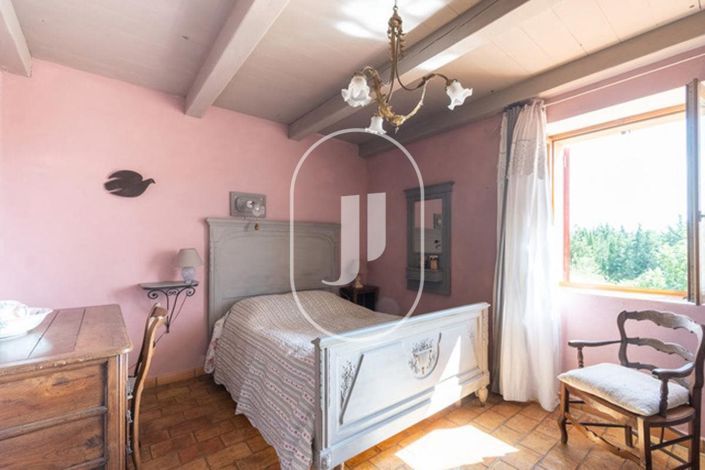 Image No.7-5 Bed House for sale