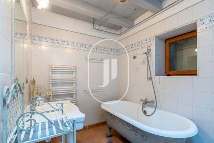 Image No.9-5 Bed House for sale