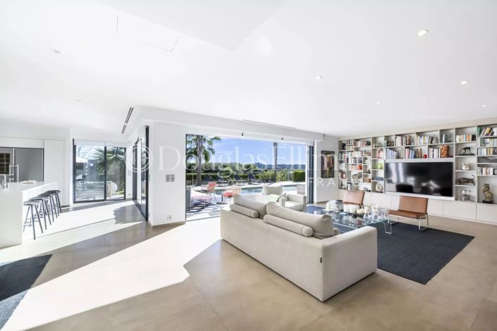 Image No.5-4 Bed House for sale