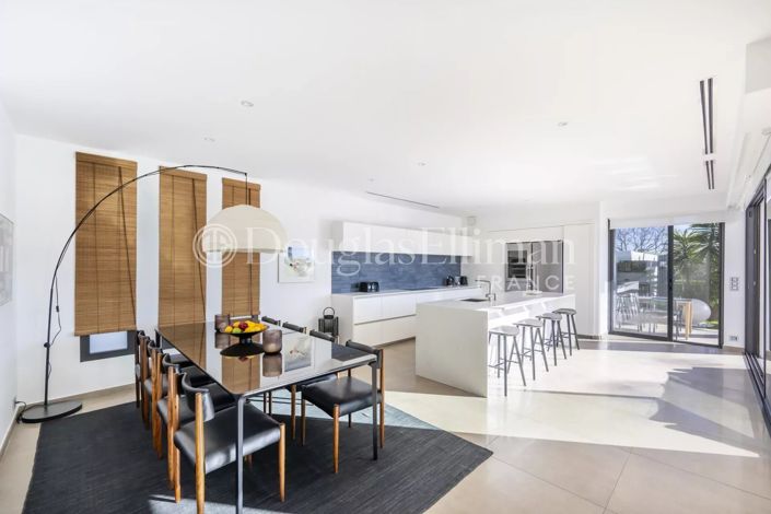 Image No.6-4 Bed House for sale