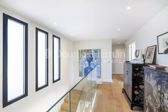 Image No.8-4 Bed House for sale