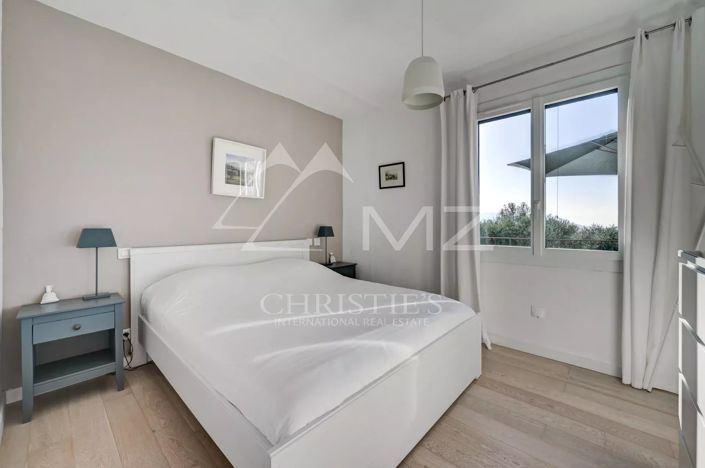 Image No.10-5 Bed House for sale