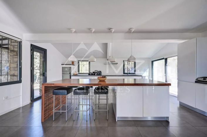 Image No.6-5 Bed House for sale