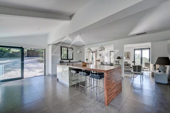 Image No.7-5 Bed House for sale