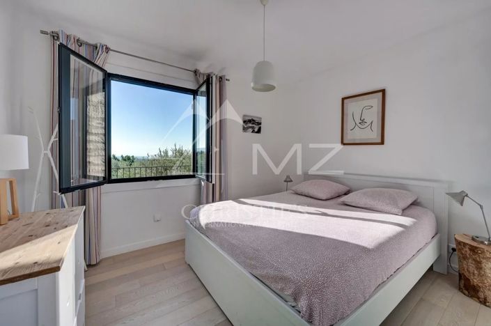 Image No.8-5 Bed House for sale