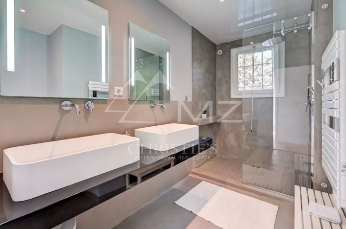 Image No.9-5 Bed House for sale