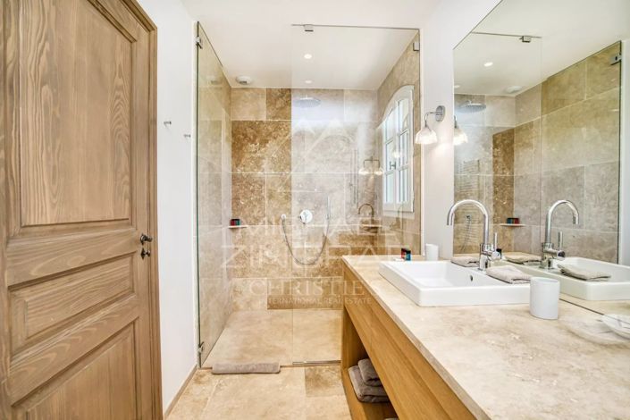 Image No.17-6 Bed House for sale