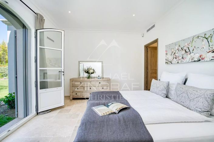 Image No.18-6 Bed House for sale