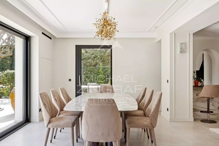 Image No.8-6 Bed House for sale