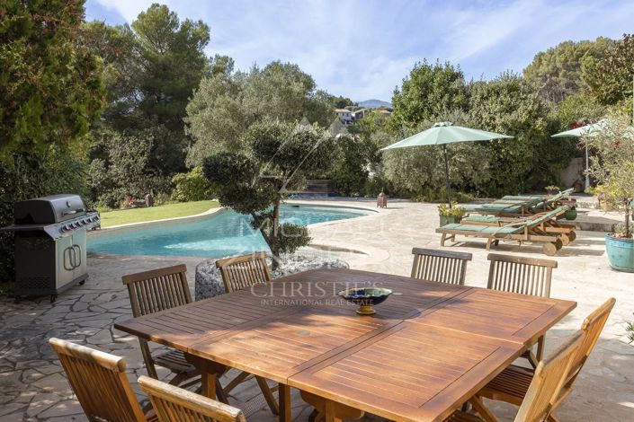 Image No.2-5 Bed House for sale