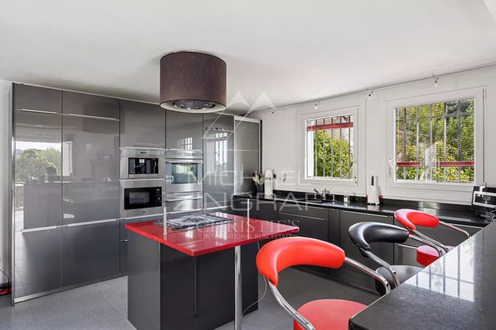 Image No.7-5 Bed House for sale