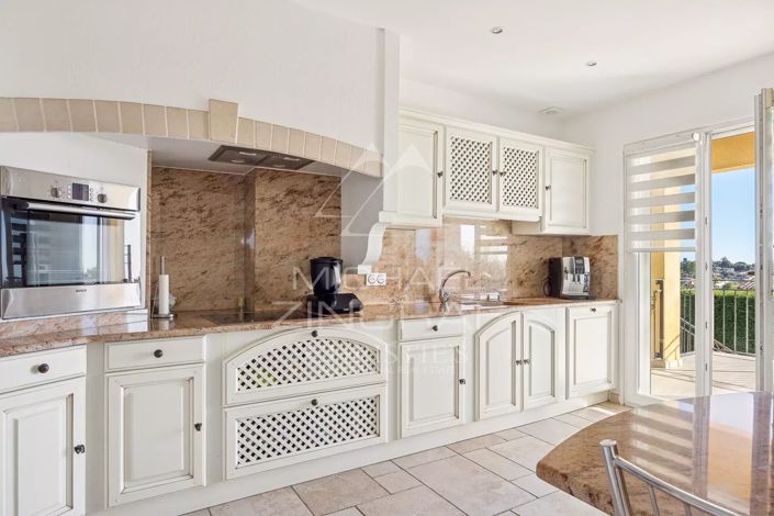 Image No.8-3 Bed House for sale