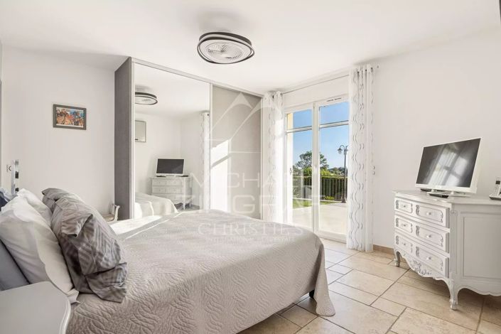 Image No.9-3 Bed House for sale