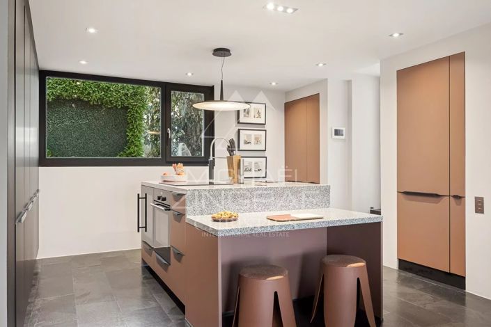 Image No.7-5 Bed House for sale