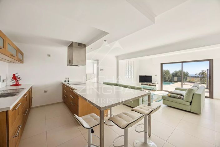 Image No.10-4 Bed House for sale