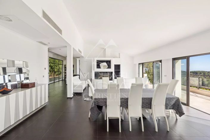 Image No.6-4 Bed House for sale