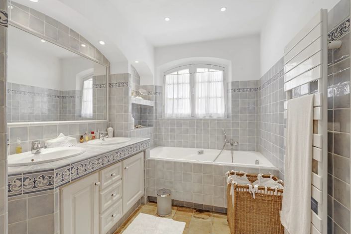 Image No.19-3 Bed House for sale