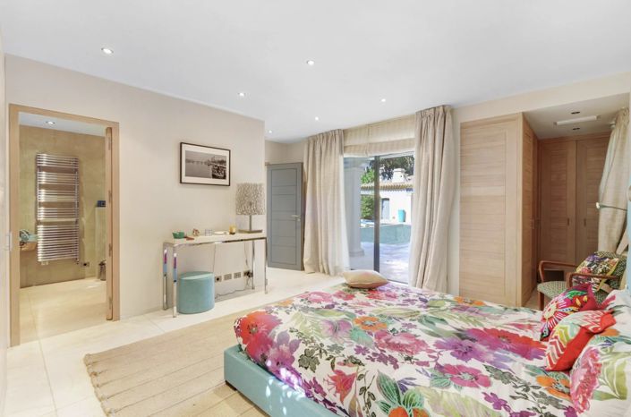 Image No.19-9 Bed House for sale