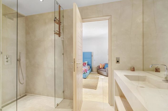 Image No.20-9 Bed House for sale