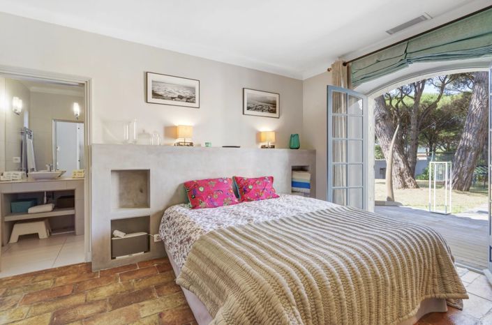 Image No.25-9 Bed House for sale