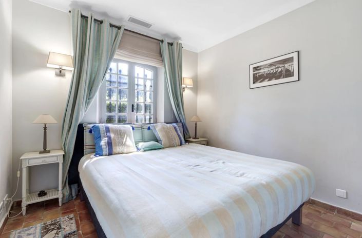 Image No.27-9 Bed House for sale