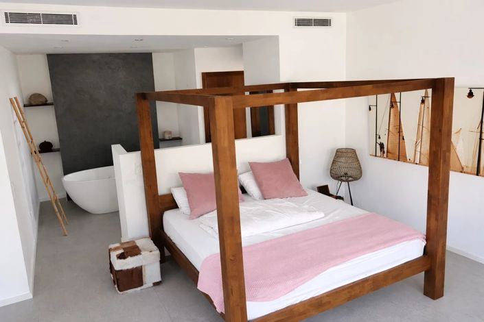 Image No.10-8 Bed House for sale