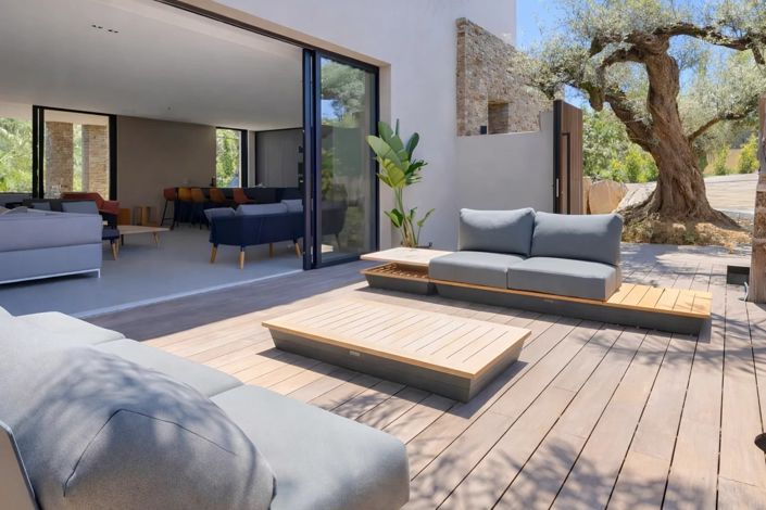 Image No.6-8 Bed House for sale