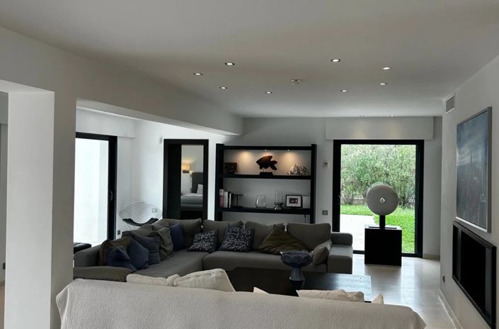 Image No.5-6 Bed House for sale