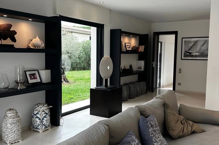 Image No.6-6 Bed House for sale