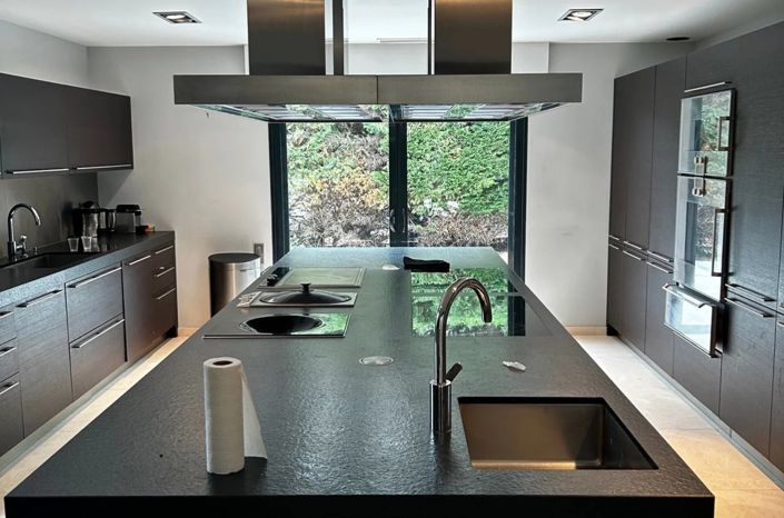 Image No.8-6 Bed House for sale