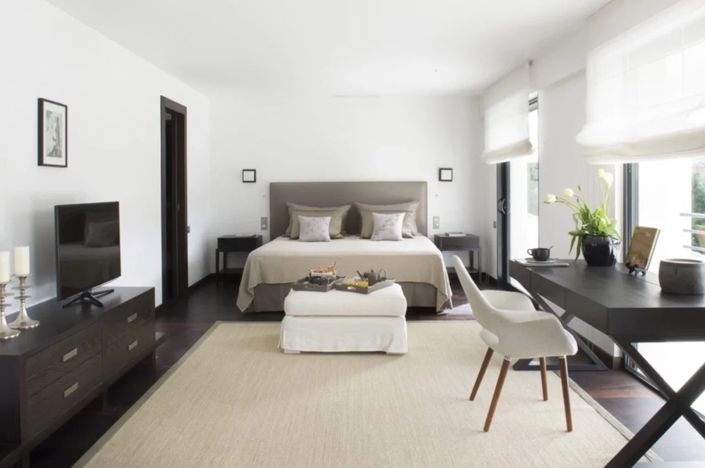 Image No.9-6 Bed House for sale