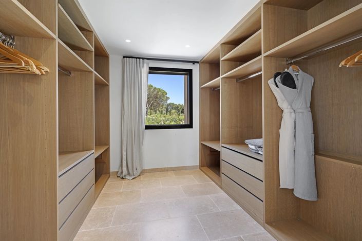 Image No.14-7 Bed House for sale