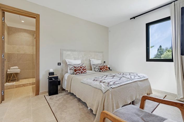 Image No.18-7 Bed House for sale