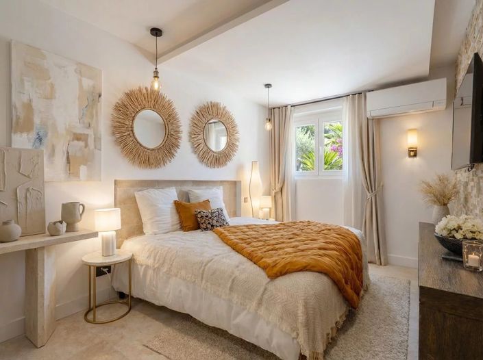 Image No.24-7 Bed House for sale