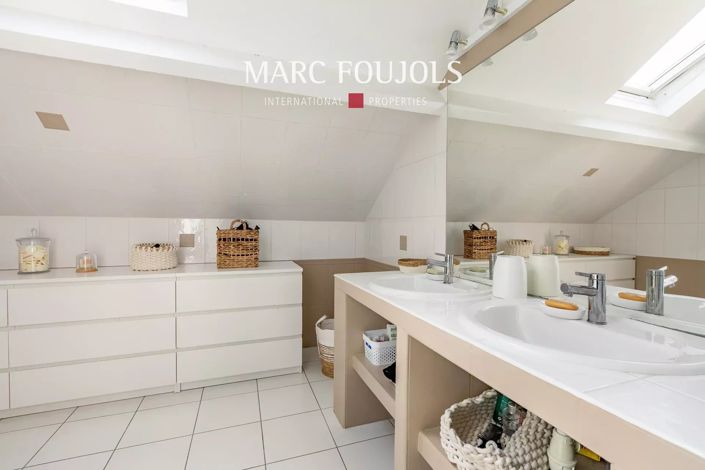 Image No.16-7 Bed House for sale