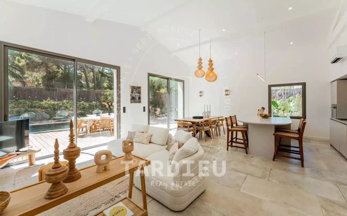 Image No.7-5 Bed House for sale