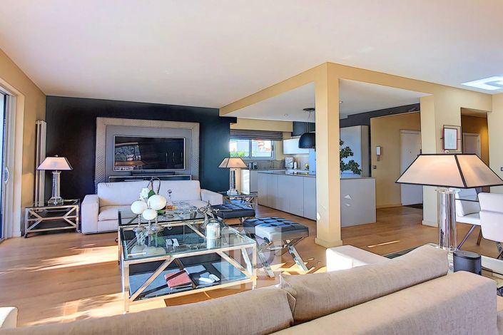 Image No.10-3 Bed Apartment for sale