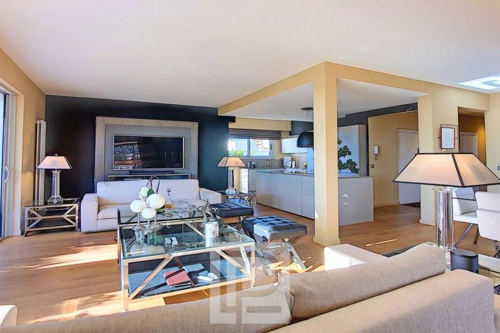Image No.11-3 Bed Apartment for sale