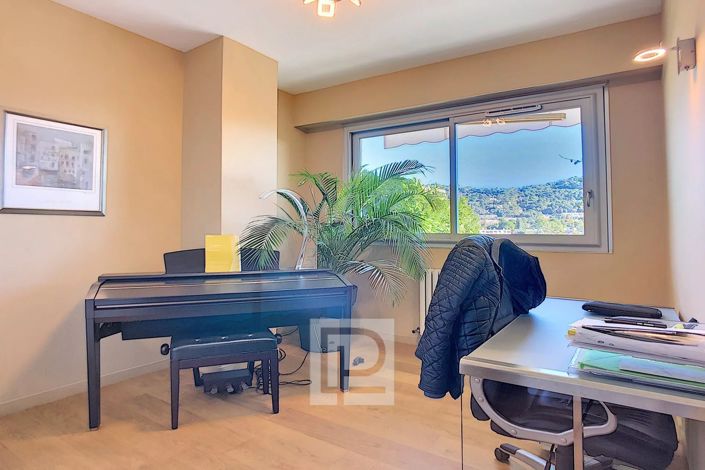 Image No.17-3 Bed Apartment for sale