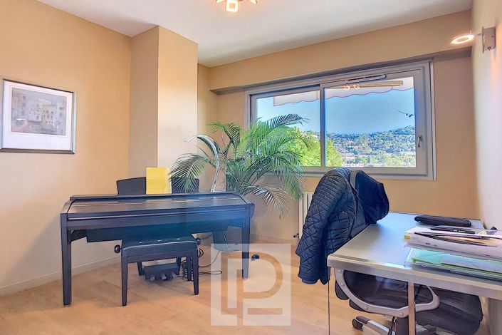 Image No.18-3 Bed Apartment for sale