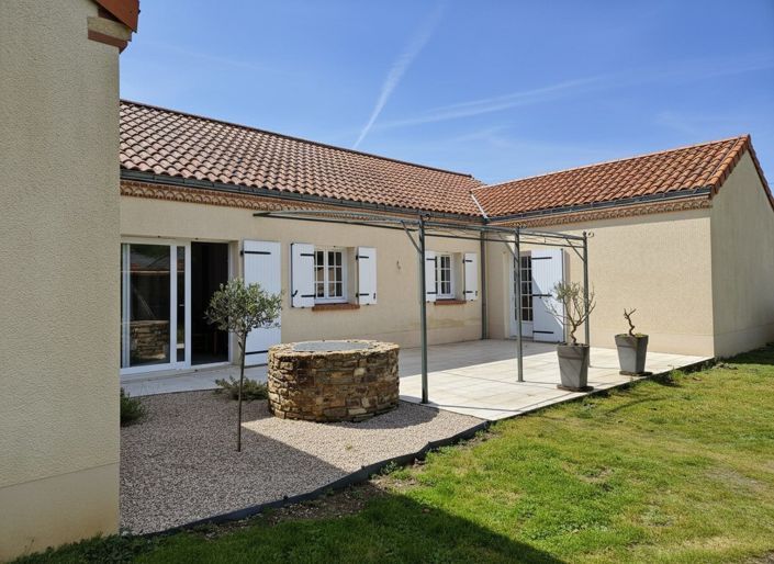 Image No.2-4 Bed House for sale