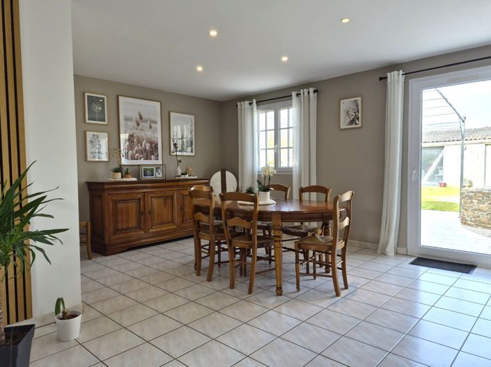 Image No.6-4 Bed House for sale