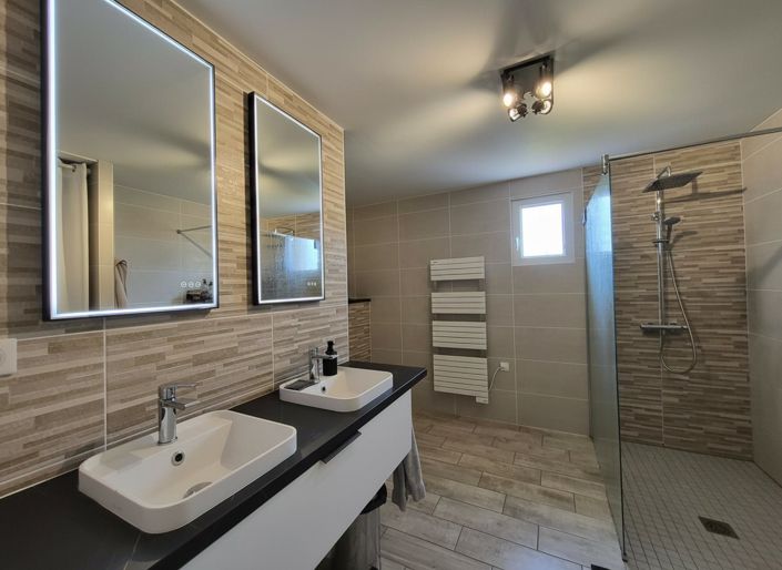 Image No.9-4 Bed House for sale