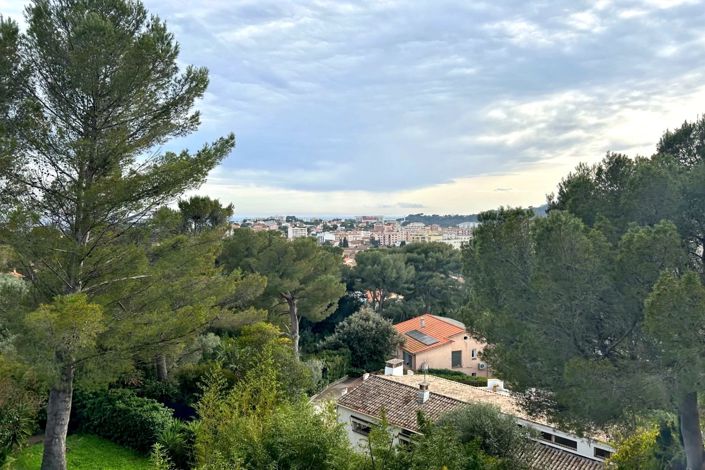 Image No.10-3 Bed Apartment for sale