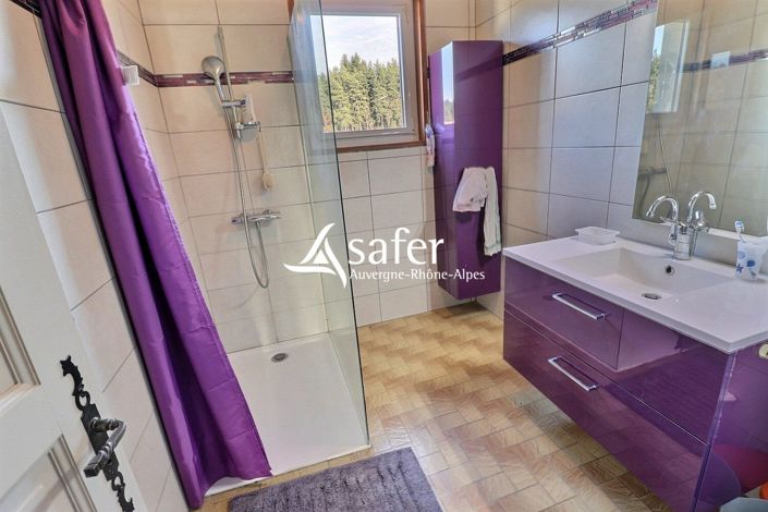 Image No.10-3 Bed House for sale